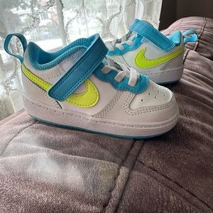Nike baby boys sneakers 6c